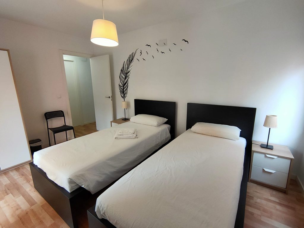 Slaapkamer met twee eenpersoonsbedden Apartments Valencia